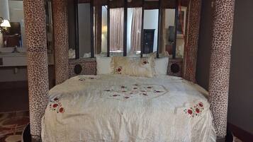 Honeymoon Room