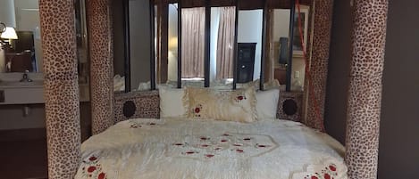Honeymoon Room | Bed sheets