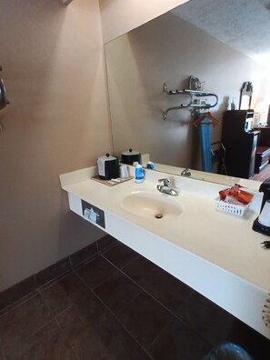 Phòng đơn có thiết kế đặc trưng | Phòng tắm