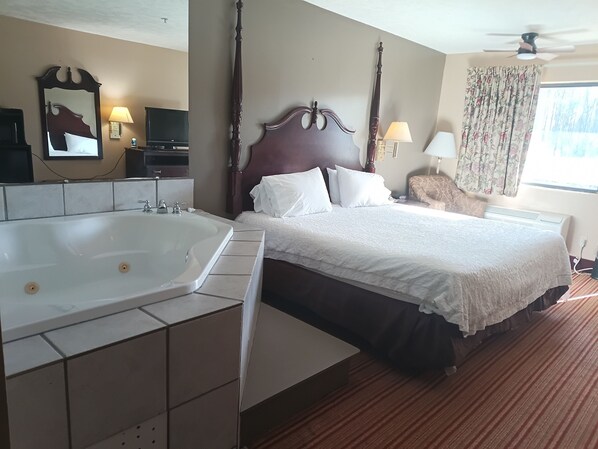 Signature Single Room | Living area | LCD TV