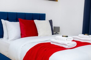 Iron/ironing board, WiFi, bed sheets - Supremely Posh 2-Bed Flat in Dartford • Modern Upgrades, Parking, Balcony & WiFi (Dartford)