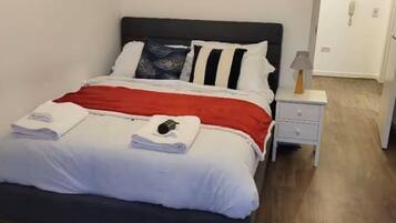 Iron/ironing board, WiFi, bed sheets