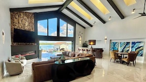 Smart TV - The Grand Bay House - Beautiful Sunrises (Fort Myers Beach)