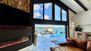 Smart TV - The Grand Bay House - Beautiful Sunrises (Fort Myers Beach)