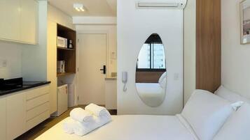 Deluxe Apartment, City View | Blackout drapes, iron/ironing board (on request), WiFi (free)