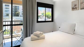 Deluxe Apartment, City View | Blackout drapes, iron/ironing board (on request), WiFi (free)