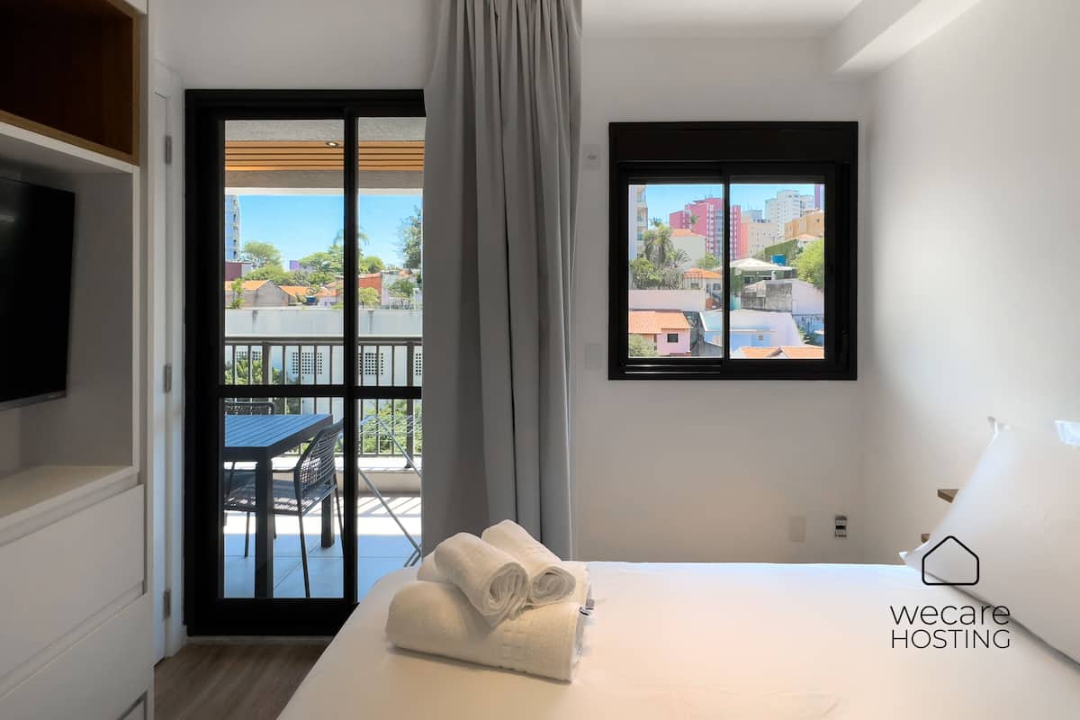 Deluxe Apartment, City View | Blackout drapes, iron/ironing board (on request), WiFi (free)