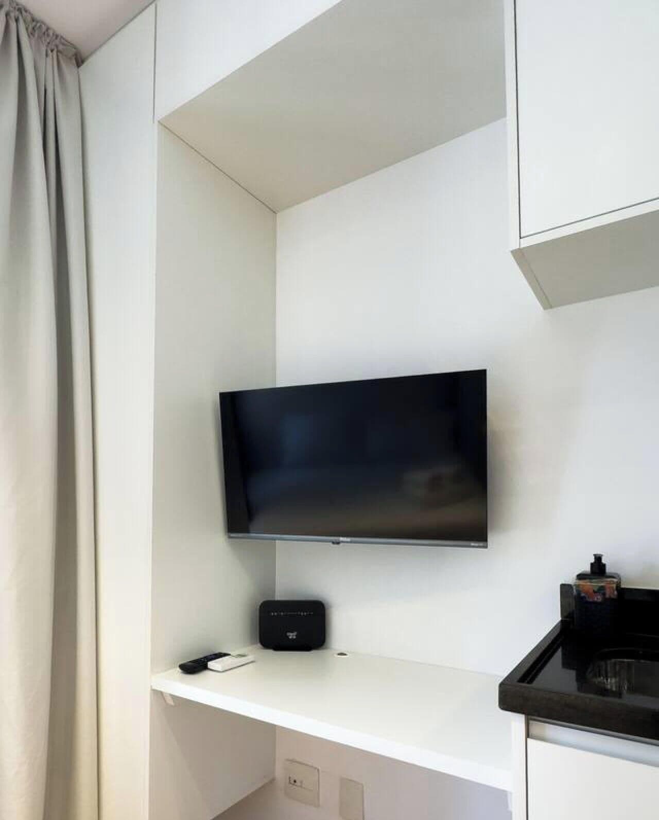 Deluxe appartement, uitzicht op de stad | Televisie