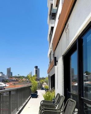 Deluxe Apartment, City View | Living area - Update Vila Madalena by Wecare Hosting (São Paulo)