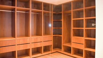 Apartment, 3 Bedrooms | Wardrobe