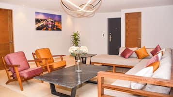 Apartment, 3 Bedrooms | Living room