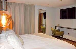 خزنة داخل الغرفة وستائر تعتيم وواي فاي مجانًا