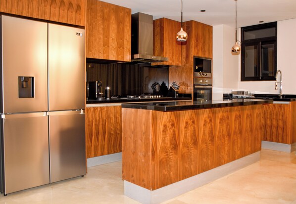 Apartment, 3 Bedrooms | Private kitchen