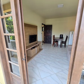 Dining - Casa Lagostina 02, Bombinhas Center, 600 meters from the beach. (Bombinhas)
