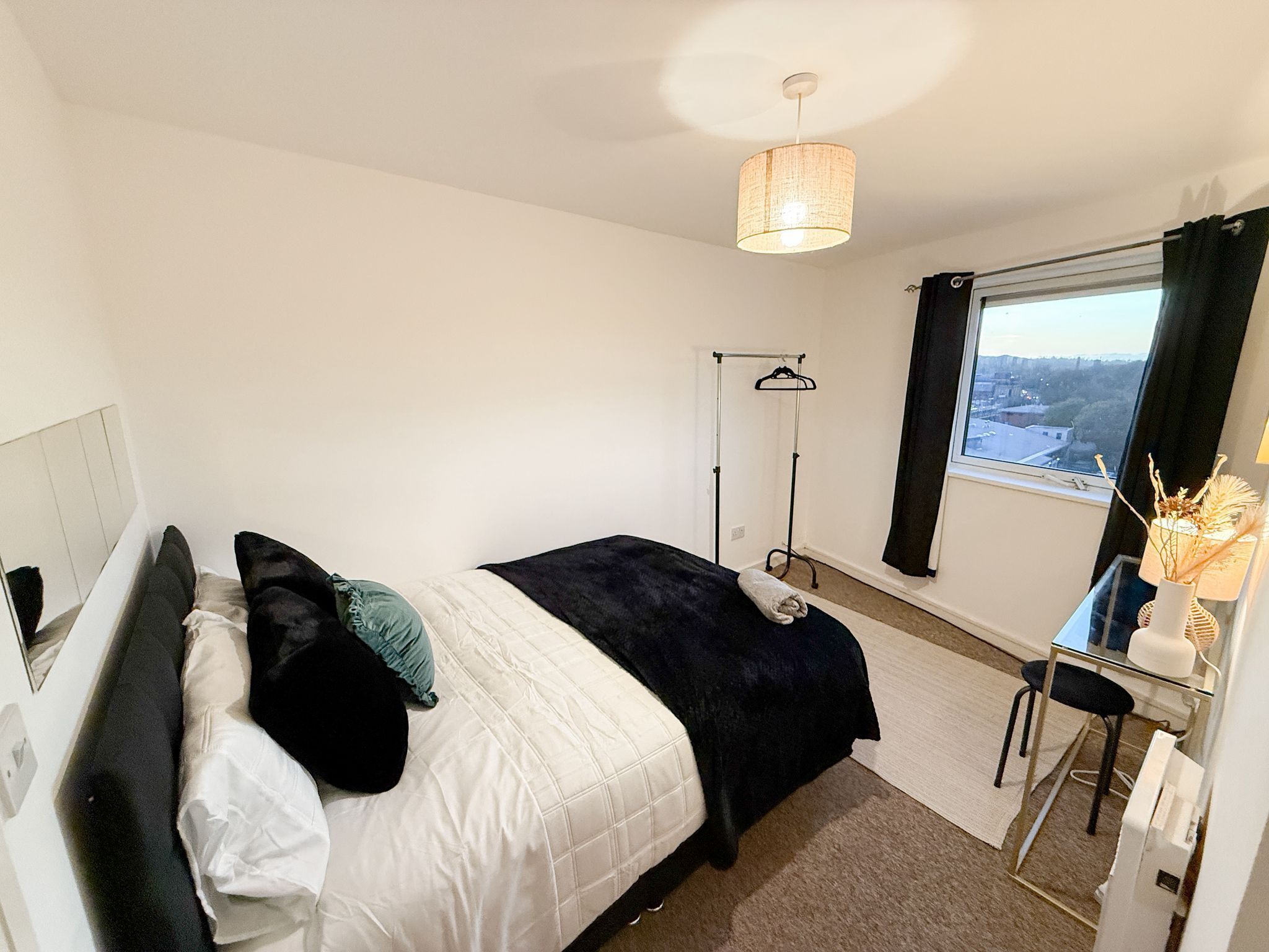 Iron/ironing board, internet, bed sheets