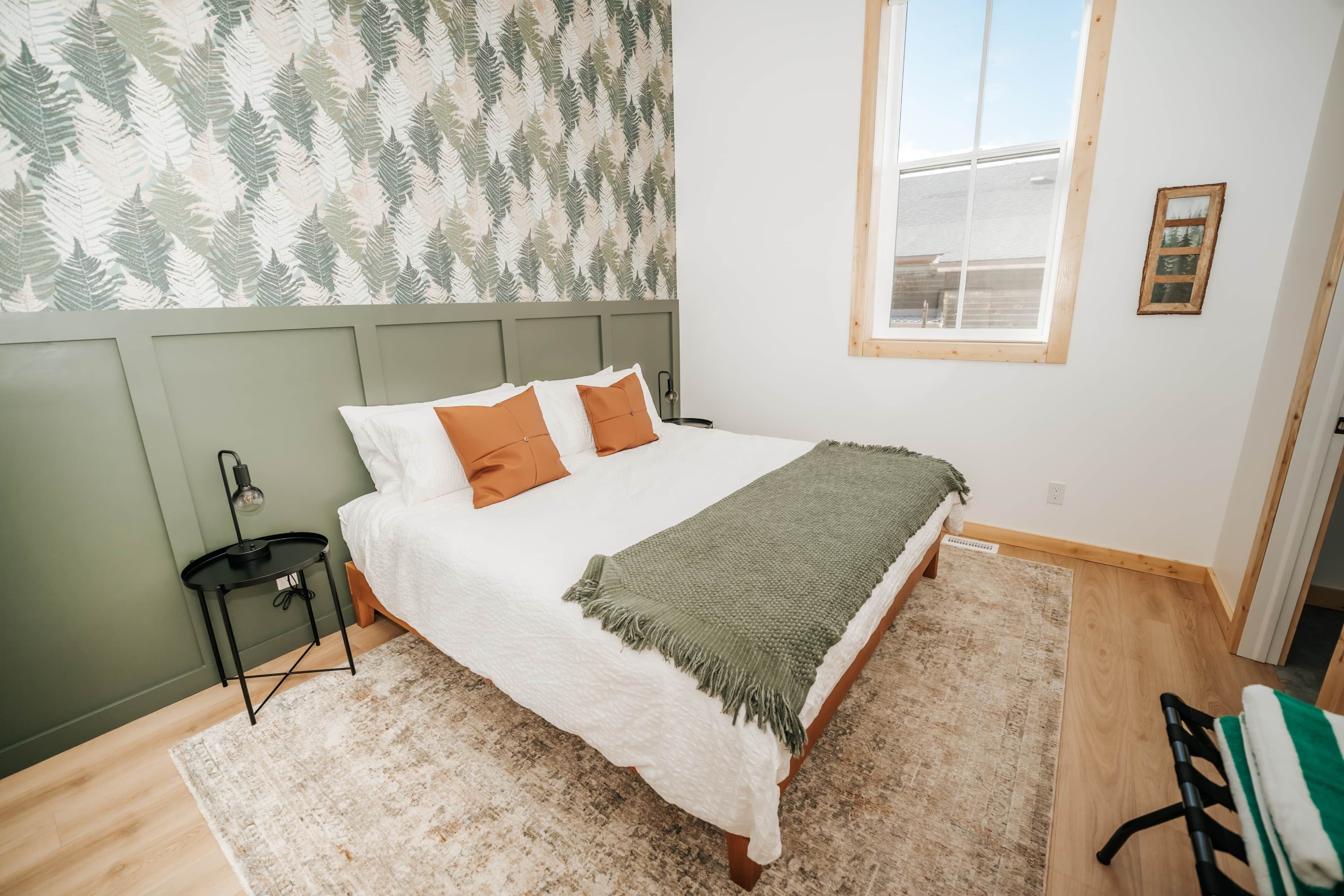 5 bedrooms, iron/ironing board, WiFi, bed sheets