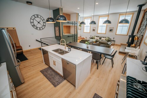 The Brick & Timber - Boutique Mountain Lodge