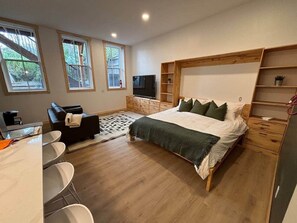 Iron/ironing board, WiFi, bed sheets