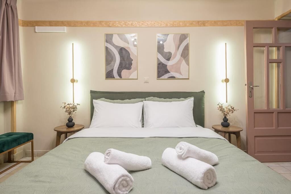 Een strijkplank/strijkijzer, wifi, beddengoed