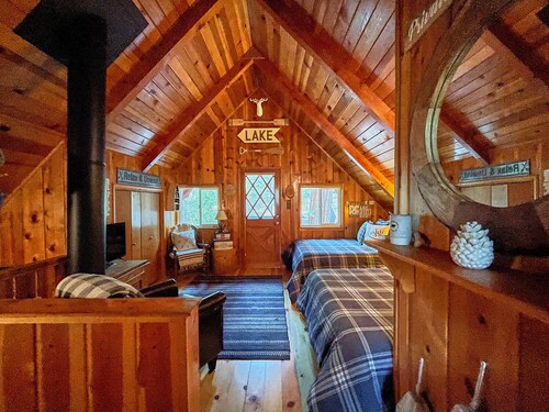 “Cozy StoryBook Cabin Getaway” ~Pet Friendly~