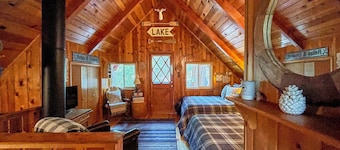 “Cozy StoryBook Cabin Getaway” ~Pet Friendly~