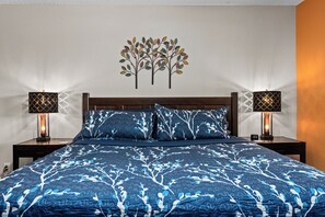 In-room safe, desk, iron/ironing board, free WiFi - Comfy 3 bd 2 bth in a quiet neighborhood close to Seaworld and La Cantera Mall (San Antonio)