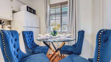 Appartement, plusieurs lits, cuisine, vue jardin (The Homestead Multi) | Restauration
