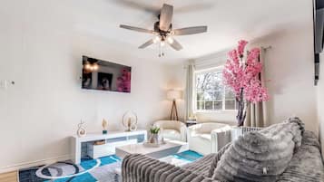 Apartment, Multiple Beds, Kitchen, Garden View (The Homestead Multi) | Living area