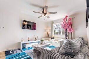 Apartment, Multiple Beds, Kitchen, Garden View (The Homestead Multi) | Living area