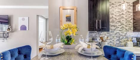 Apartment, Multiple Beds, Kitchen, Garden View (The Homestead Multi) | Interior