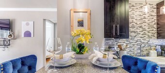 The Homestead - Luxury-cozy 2BR Apartments Near SFA & Historic Downtown Nacogdoches