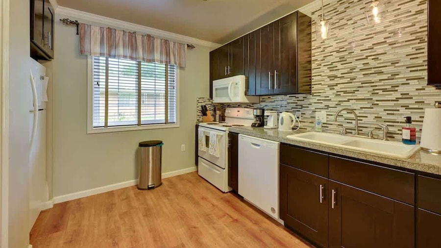 The Homestead - Luxury-cozy 2BR Apartments Near SFA & Historic Downtown Nacogdoches