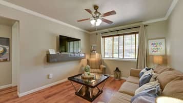 Apartment, Multiple Beds, Kitchen, Garden View (The Homestead Multi) | Living area