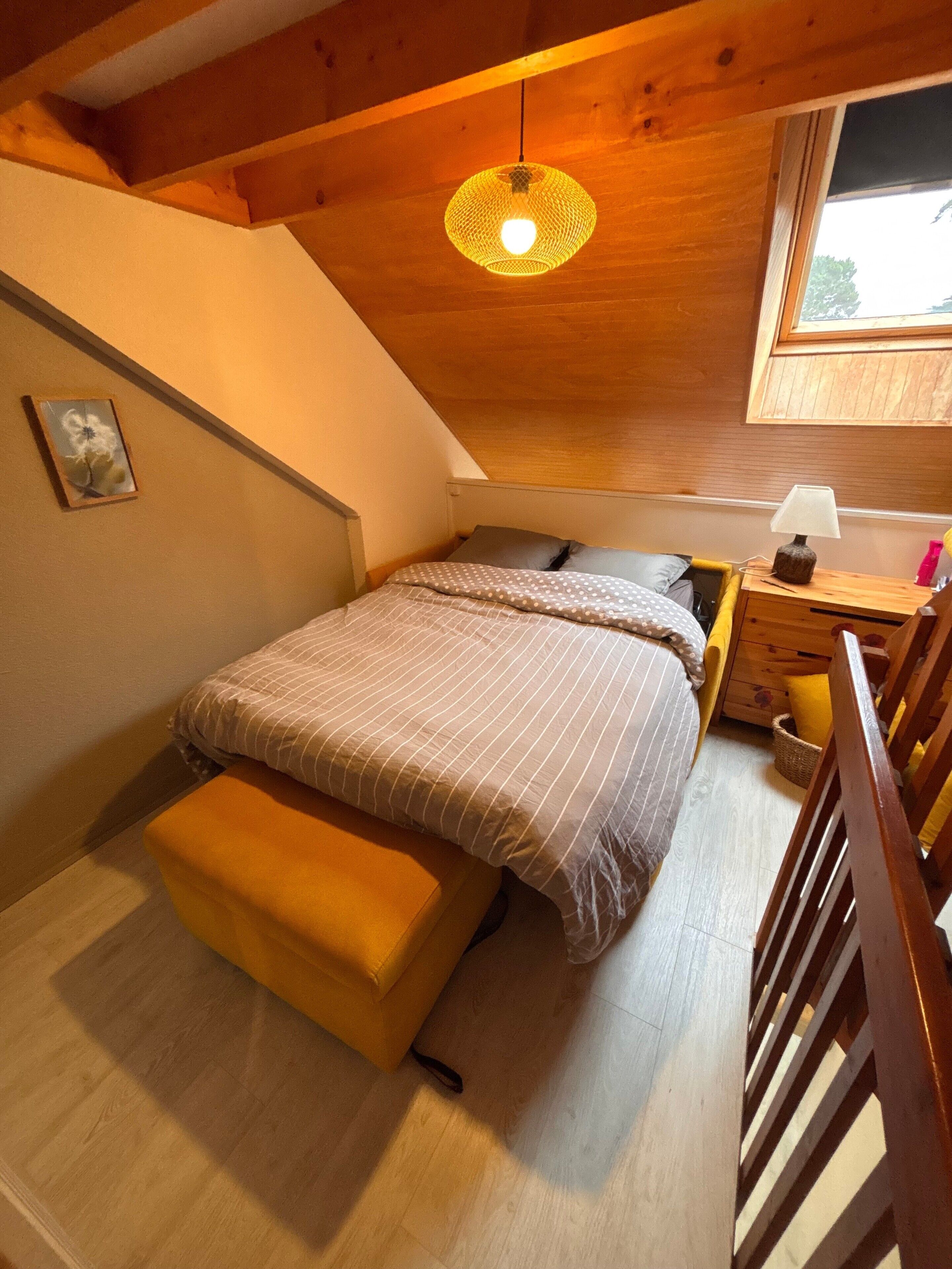 1 sovrum och sängkläder