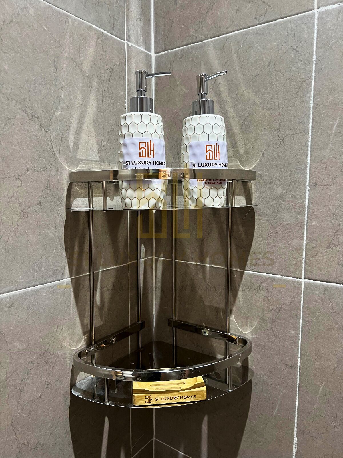 ヘアドライヤー、タオル、石鹸、トイレットペーパー