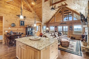 Smart TV, chimenea, videojuegos y libros 