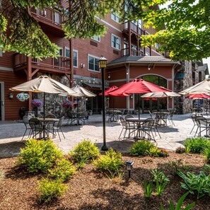 Outdoor dining - Hunter Mountain 1BR Condo | Slopeside Access (Hunter)