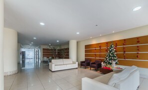 Basic Apartment | Lobby