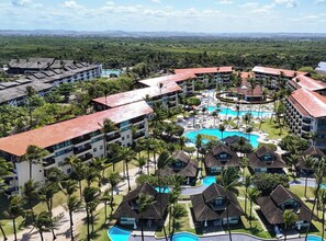 A resort with multiple buildings, a central pool area, and surrounding greenery. - Marulhos Suítes Resort (Ipojuca)