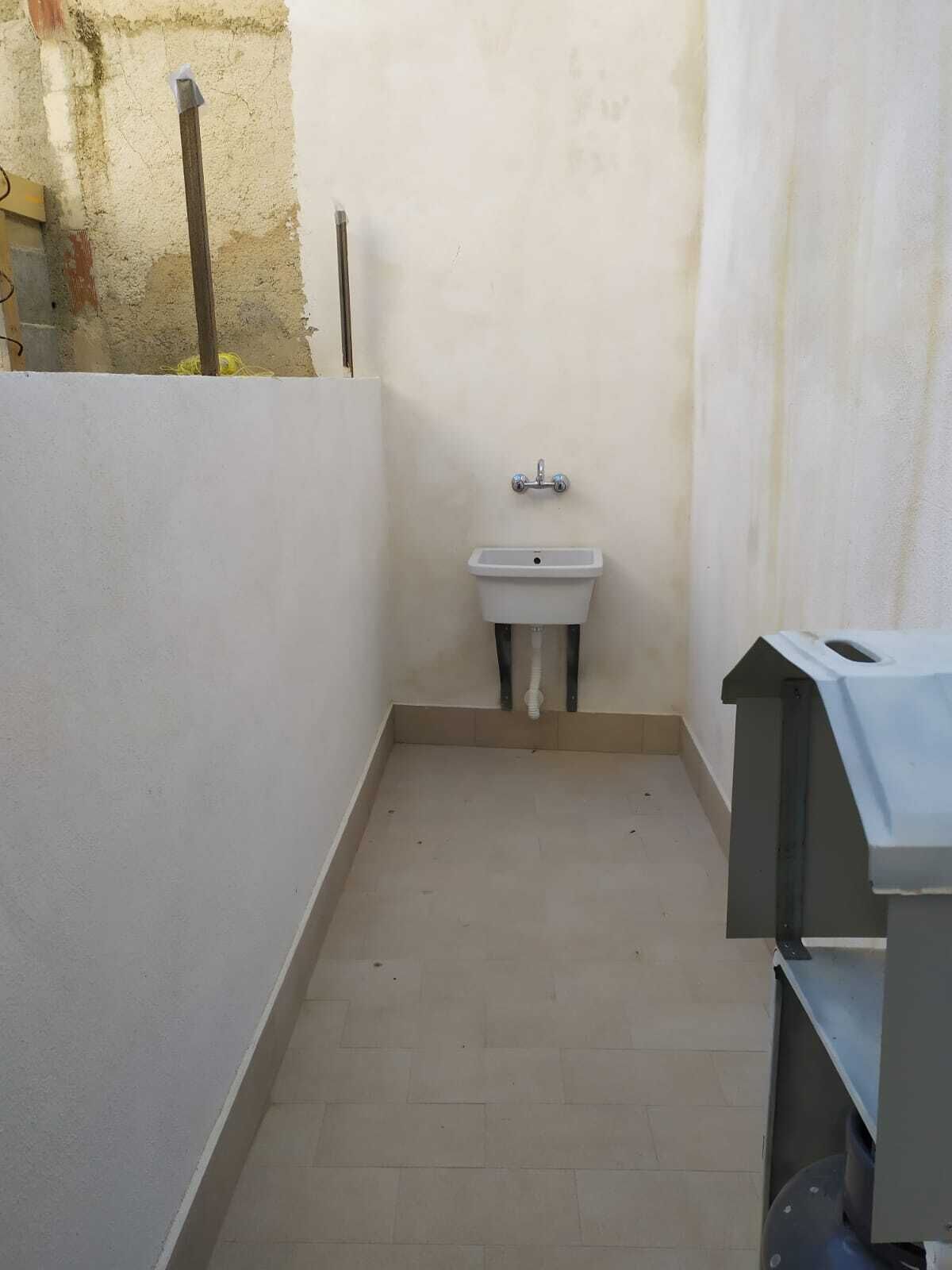 Asciugacapelli, asciugamani, sapone, carta igienica