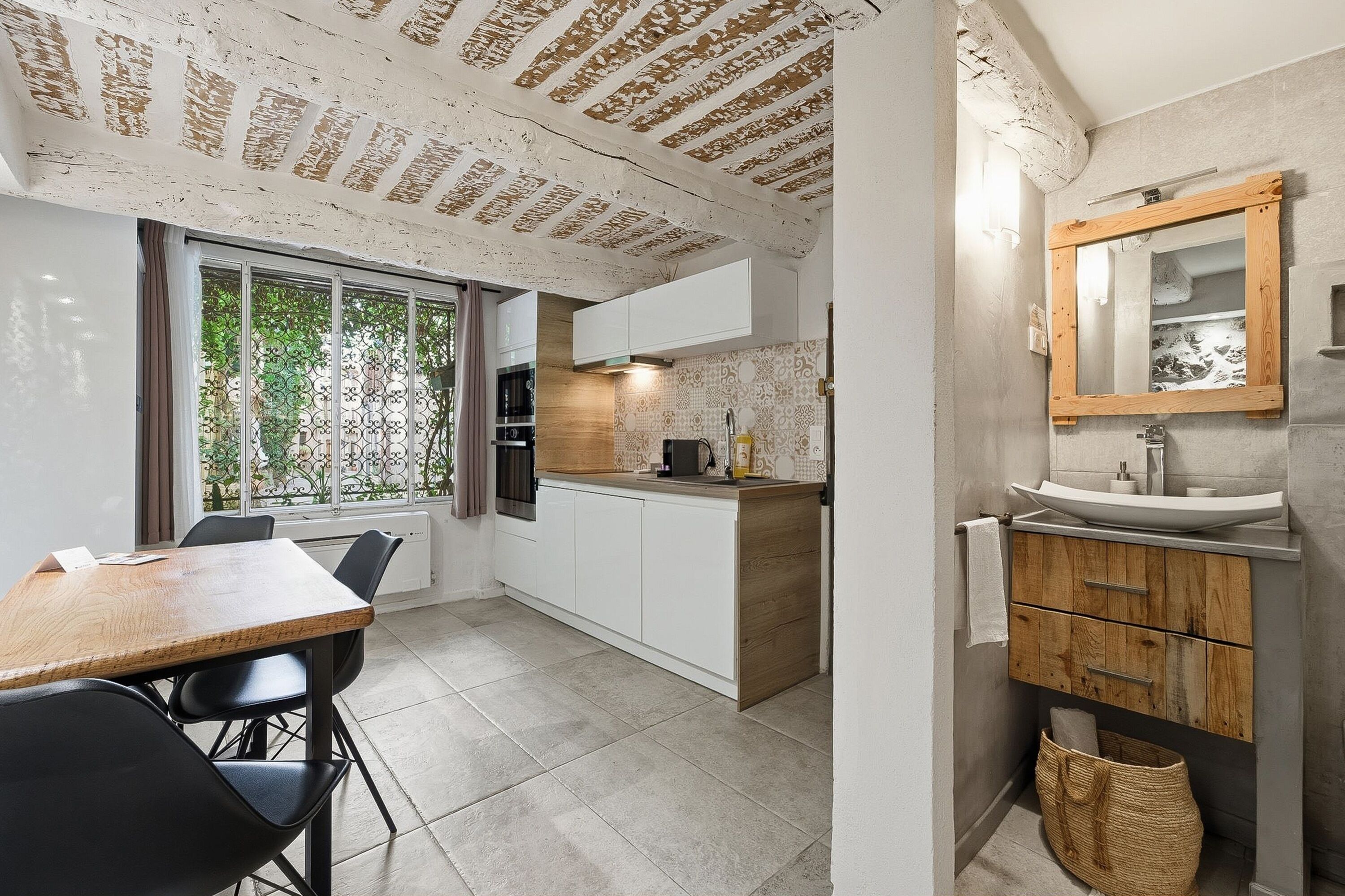 Kjøleskap, mikrobølgeovn, ovn og oppvaskmaskin