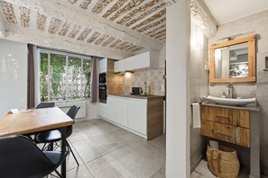 Kühlschrank, Mikrowelle, Ofen, Geschirrspüler