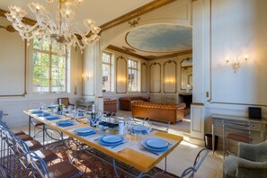 Dining - L'Ecole des Naudins - Ancienne école de village (Oizon)