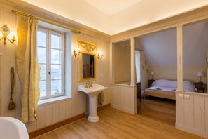 Iron/ironing board, free WiFi, bed sheets - L'Ecole des Naudins - Ancienne école de village (Oizon)