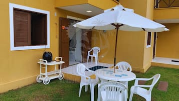 Apartment | Outdoor dining