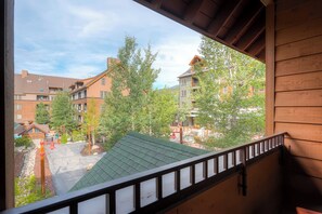 Property grounds - 2BR Alpine Stay | Near the Lifts + Pool & Balcony (Keystone)