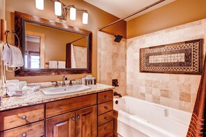 Hair dryer, towels, shampoo, toilet paper - 2BR Alpine Stay | Near the Lifts + Pool & Balcony (Keystone)