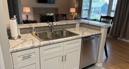 Nice 3-bedroom house in charming Avon Lake close to lake with boat parking