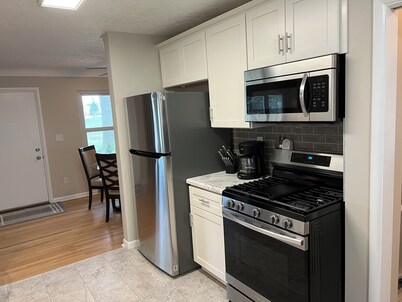 Nice 3-bedroom house in charming Avon Lake close to lake with boat parking