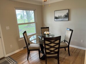 Dining - Nice 3-bedroom house in charming Avon Lake close to lake with boat parking (Avon Lake)